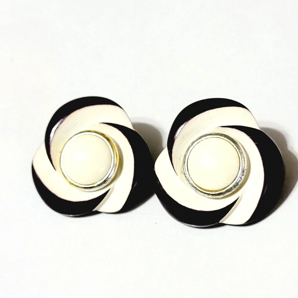 Vintage Purple & White Lucite Pierced Earrings, Retro Large 1.25